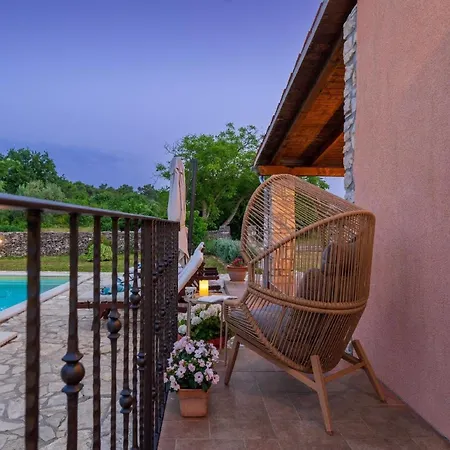 Mit Privatpool Fuer 8 Personen Ca 100 Qm In Rakalj, Istrien Bucht Von Rasa