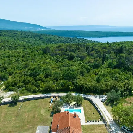 Mit Privatpool Fuer 8 Personen Ca 100 Qm In Rakalj, Istrien Bucht Von Rasa